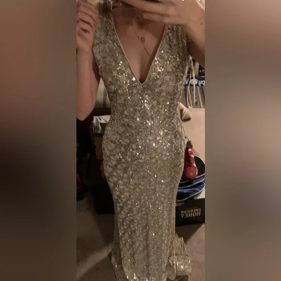 selling my prom dress. didn’t even wear it to prom - Picture 2 of 3